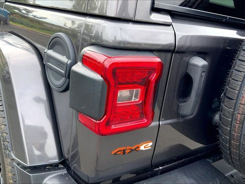 Used 2021 Jeep Wrangler Unlimited Sahara image 28