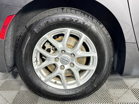 Used 2021 Chrysler Pacifica Touring-L image 32