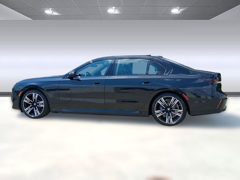 New 2026 BMW 750e xDrive w/ Executive Package image 2
