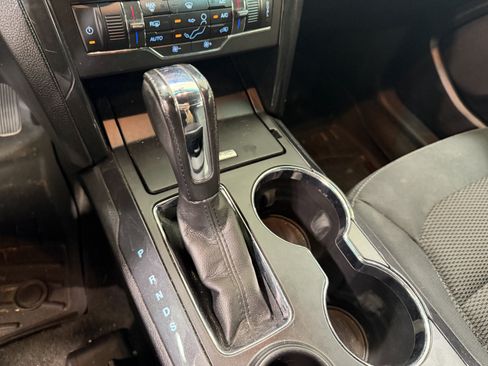 Used 2017 Ford Explorer XLT w/ Equipment Group 201A FWD image 24