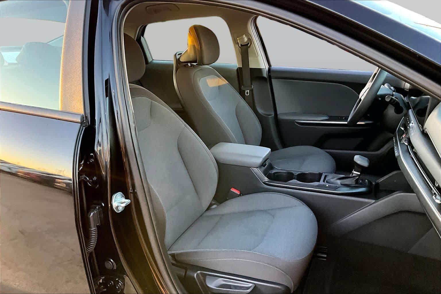 Used 2025 Kia K4 FWD image 9