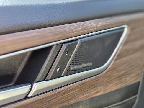 Used 2024 Volkswagen Atlas SEL Premium R-Line image 28