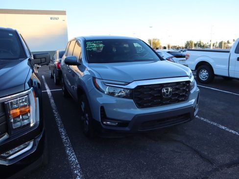 Used 2023 Honda Passport EX-L image 3