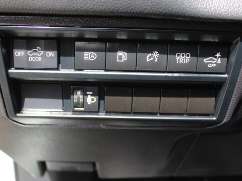 Used 2024 Toyota Tundra Limited image 32