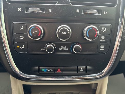 Used 2019 Dodge Grand Caravan SXT image 35