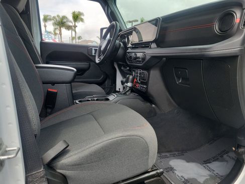 Used 2025 Jeep Wrangler Unlimited Rubicon image 22