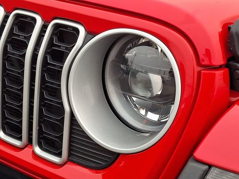 Used 2025 Jeep Wrangler Unlimited Sahara AWD/4WD image 4