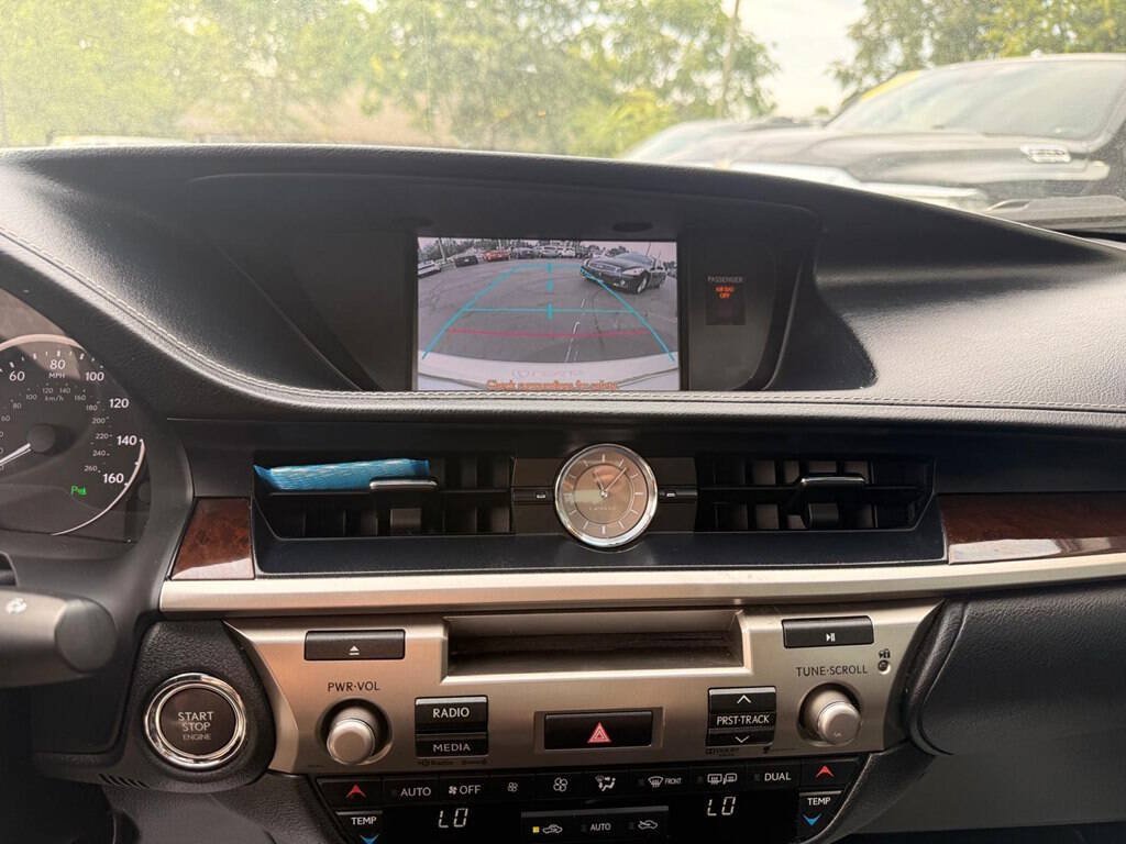 Used 2014 Lexus ES 350 w/ Ultra Luxury Package FWD image 13
