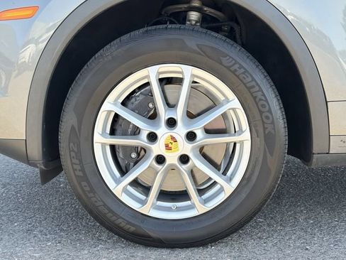 Used 2018 Porsche Cayenne AWD/4WD image 32