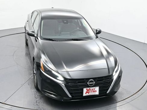 Used 2023 Nissan Altima 2.5 SV FWD image 4