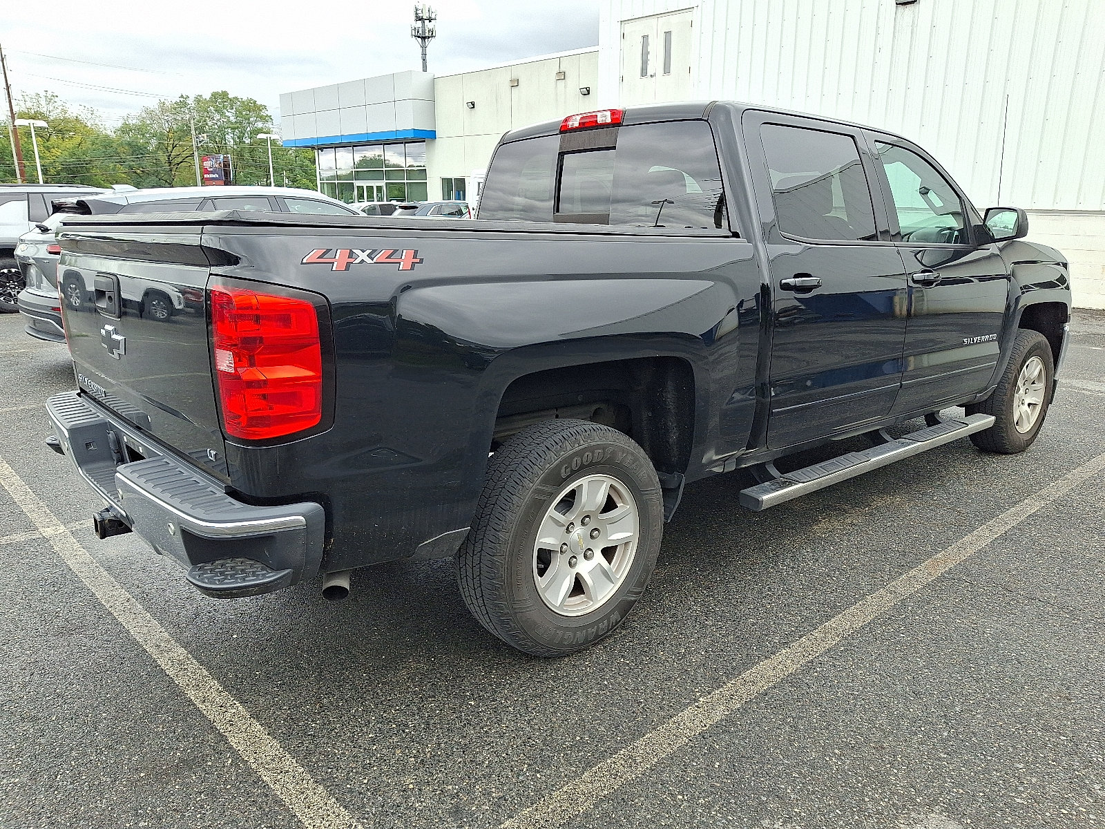 Used 2018 Chevrolet Silverado 1500 LT w/ All Star Edition AWD/4WD image 6