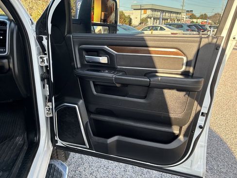 Used 2024 RAM 2500 Laramie image 29
