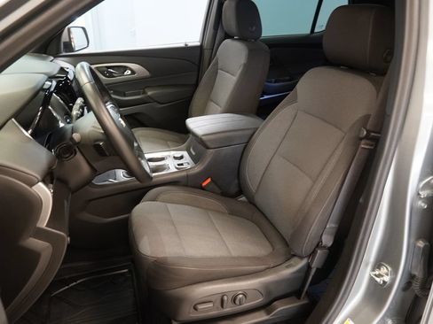 Used 2023 Chevrolet Traverse LT FWD image 3