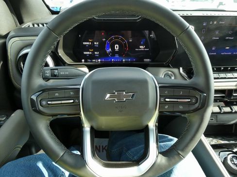 Certified 2024 Chevrolet Colorado ZR2 w/ ZR2 Convenience Package III image 36