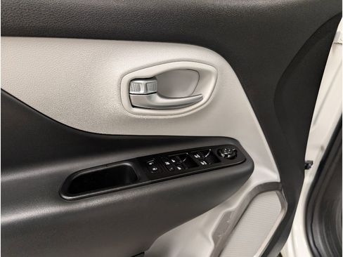 Used 2022 Jeep Renegade Limited AWD/4WD image 8