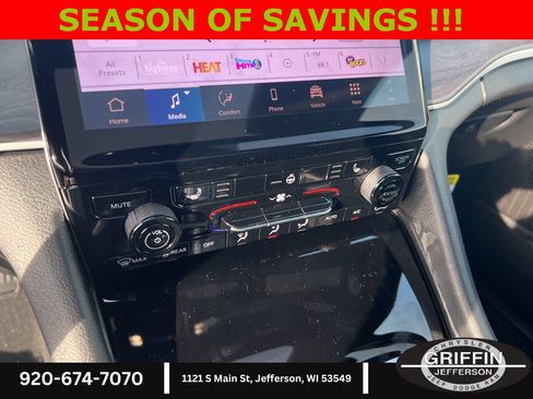 New 2025 Jeep Grand Cherokee Limited w/ Black Appearance Package image 24