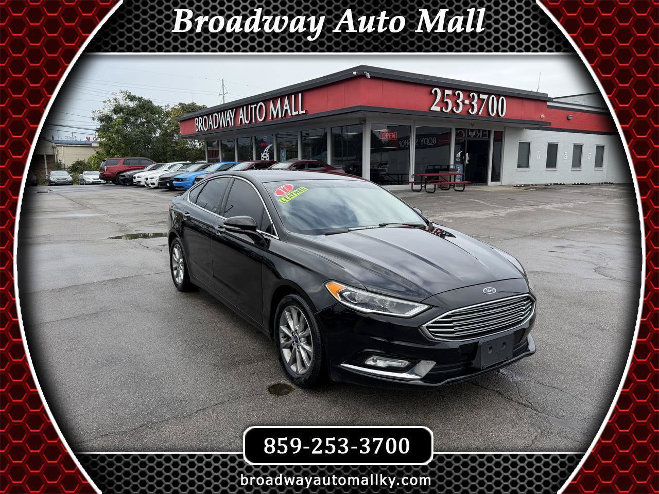 Used 2017 Ford Fusion SE w/ Fusion SE Technology Package FWD image 1