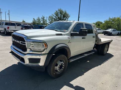 Used 2024 RAM 5500 Tradesman w/ Chrome Appearance Group AWD/4WD image 9