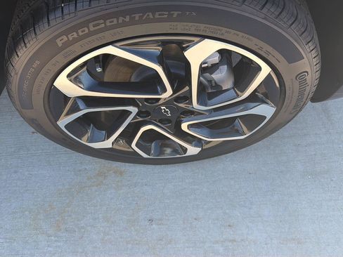 Used 2025 Chevrolet Trax RS w/ Driver Confidence Package FWD image 37