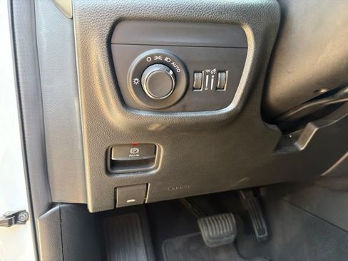 Used 2024 Jeep Grand Cherokee Altitude AWD/4WD image 12