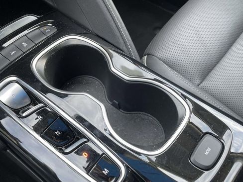 Used 2022 Buick Envision Essence w/ Technology Package I image 29