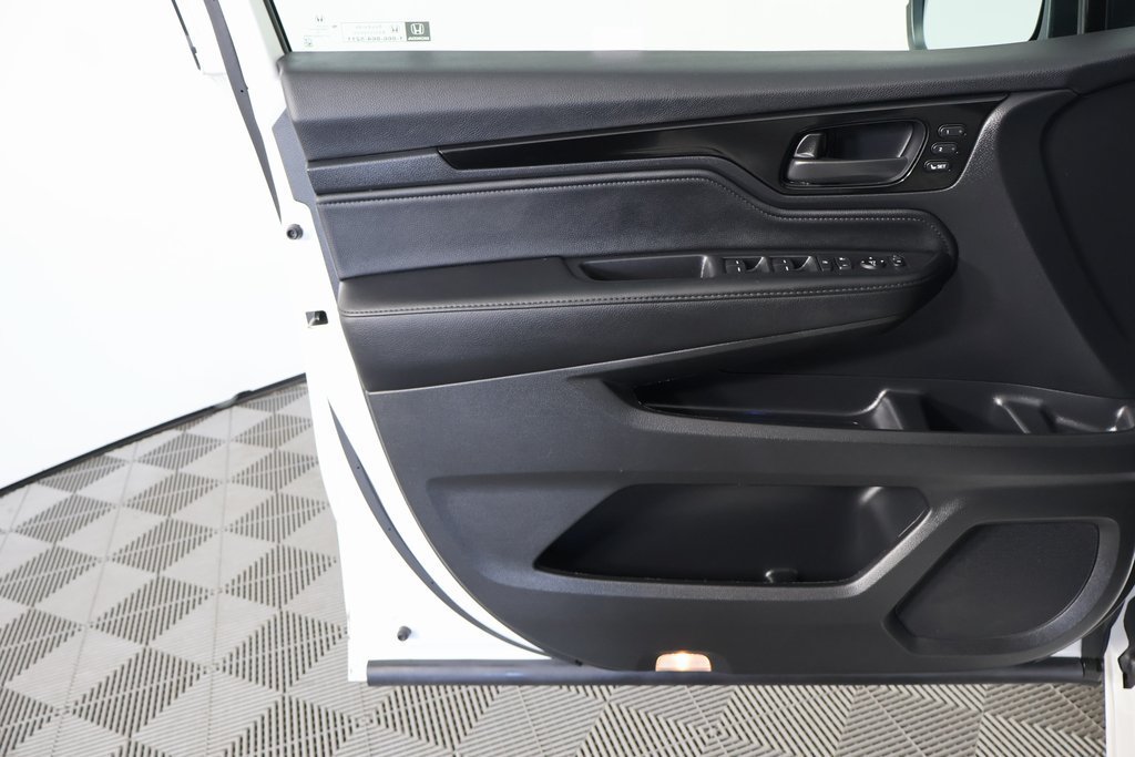 Used 2025 Honda Odyssey Touring image 13