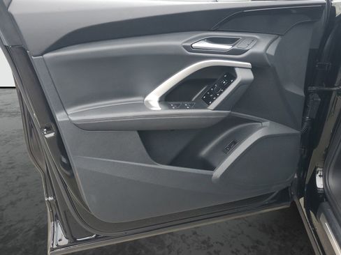 Used 2025 Audi Q5 Premium w/ Convenience Package image 21