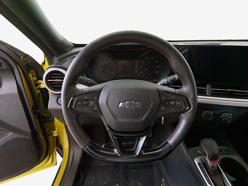 Used 2025 Chevrolet Trax RS FWD image 27