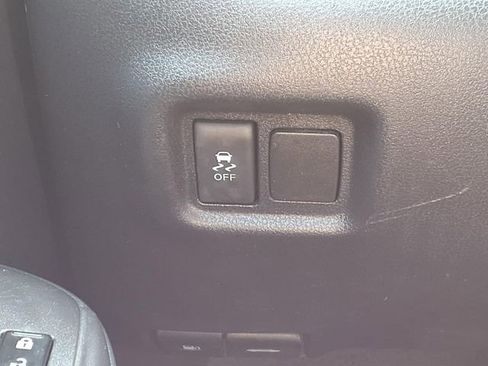 Used 2016 Nissan Versa SV image 17