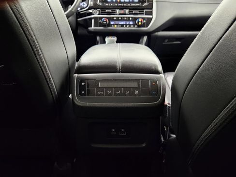 Used 2023 Nissan Pathfinder SL AWD/4WD image 16