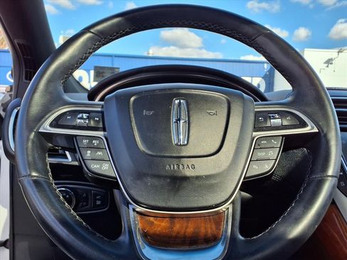 Used 2020 Lincoln Nautilus Reserve image 19