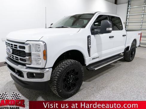 Used 2024 Ford F250 XLT w/ FX4 Off-Road Package image 2