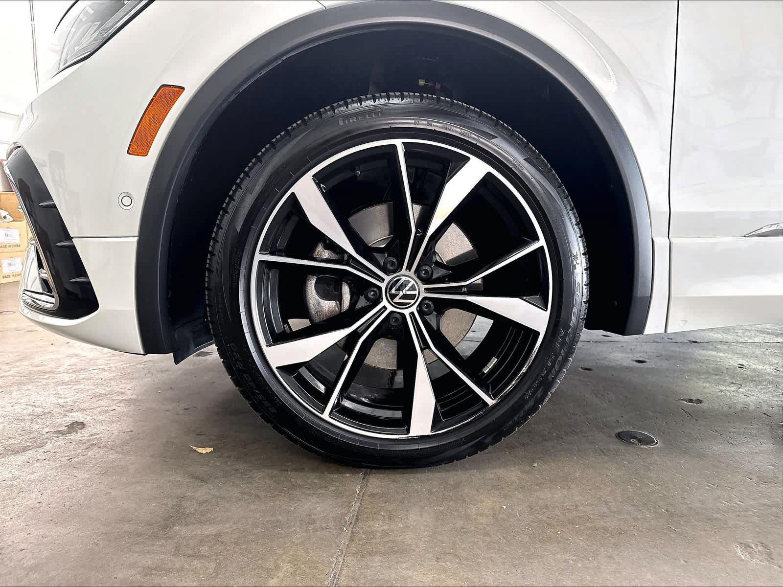 Used 2024 Volkswagen Tiguan SEL R-Line AWD/4WD image 37