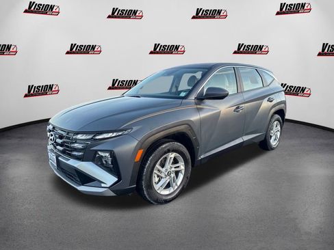 Certified 2025 Hyundai Tucson SE image 1