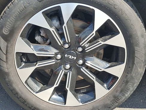Used 2023 Kia Carnival EX FWD image 8