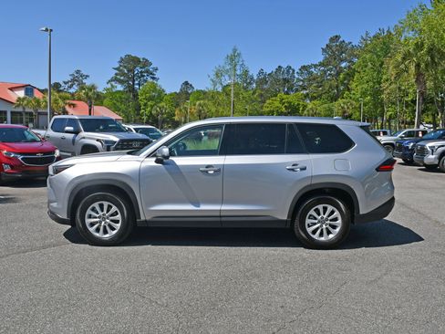 Used 2025 Toyota Grand Highlander AWD image 2