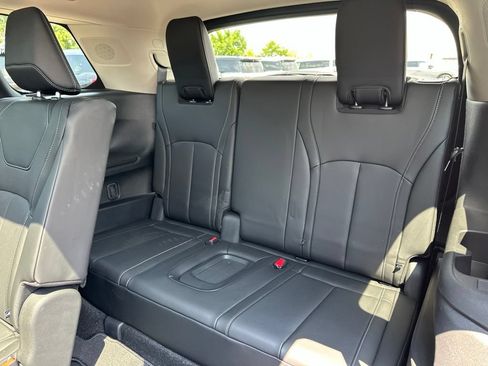 Certified 2026 INFINITI QX60 Luxe w/ Family Package AWD/4WD image 39