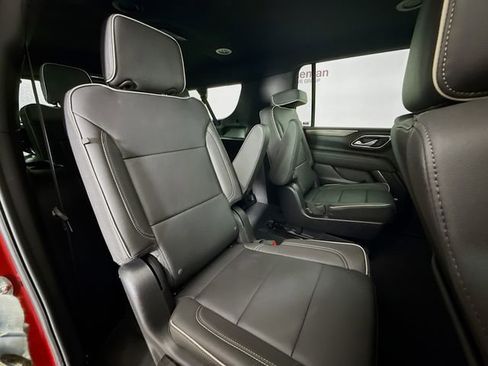 Used 2024 Chevrolet Suburban Premier image 31