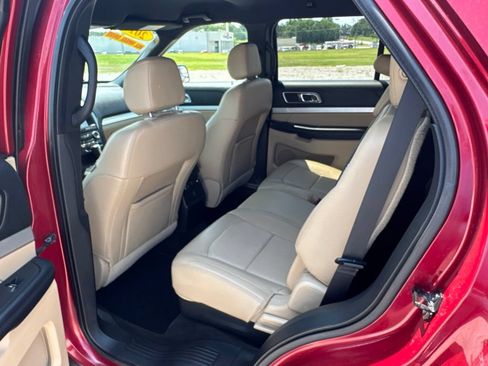 Used 2017 Ford Explorer XLT w/ Equipment Group 202A AWD/4WD image 16