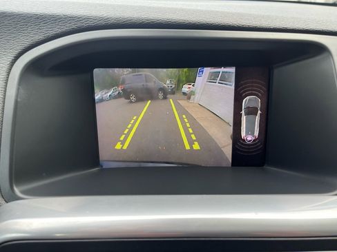 Used 2018 Volvo V60 T5 Cross Country w/ Convenience Package image 12