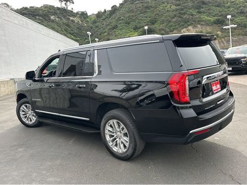 Certified 2022 GMC Yukon XL SLT w/ SLT Luxury Package image 3