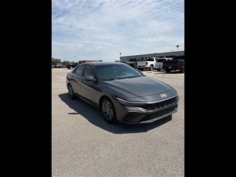 Used 2024 Hyundai Elantra SEL FWD image 1