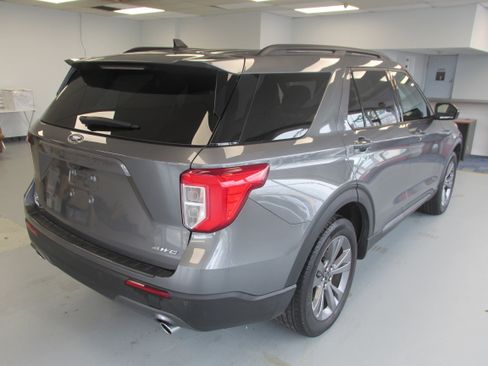Certified 2022 Ford Explorer XLT w/ Equipment Group 202A image 4