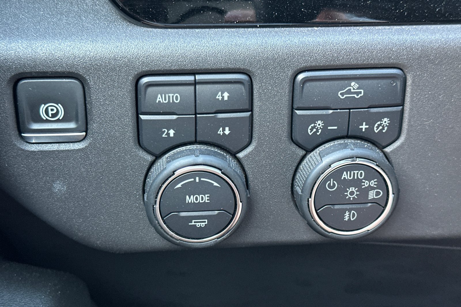 Used 2024 Chevrolet Silverado 1500 LT Trail Boss w/ Convenience Package II AWD/4WD image 39