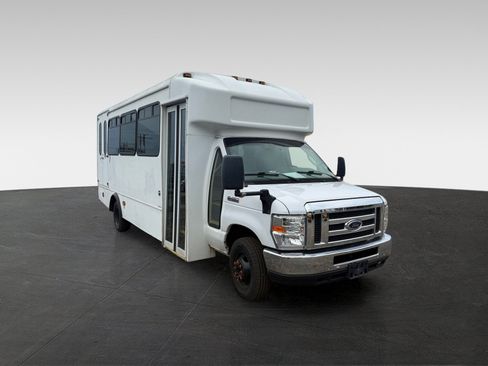 Used 2016 Ford E-450 and Econoline 450 Super Duty w/ Shuttle Bus Prep Package RWD image 6