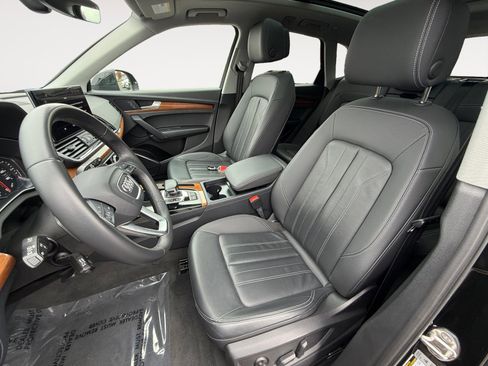 Used 2023 Audi Q5 2.0T Premium w/ Convenience Package image 10
