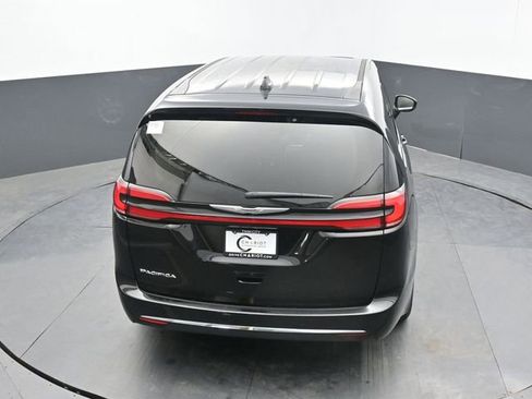 Used 2024 Chrysler Pacifica Touring-L FWD image 47