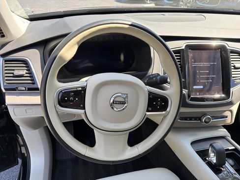 Certified 2023 Volvo XC90 B5 Plus AWD/4WD image 18