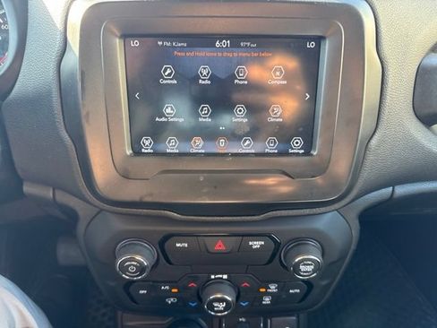 Used 2018 Jeep Renegade Latitude w/ Cold Weather Group AWD/4WD image 11