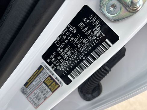 Used 2025 Kia Sportage LX image 28